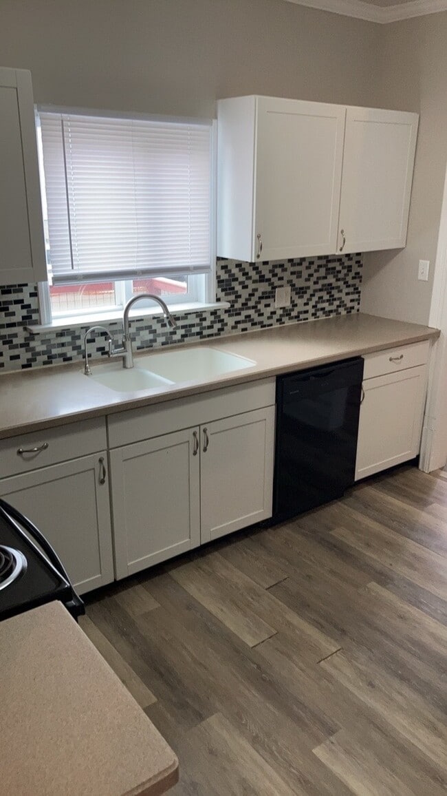 Building Photo - 1150 Creighton Ave