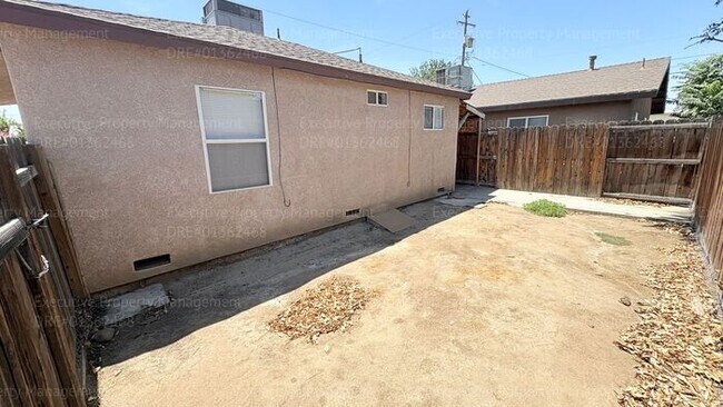Building Photo - 2 bedroom 1 bathroom home near 34th St/ Chester Ave