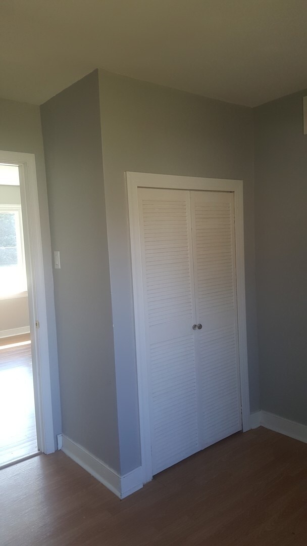 Building Photo - 104 N Cedar Ave