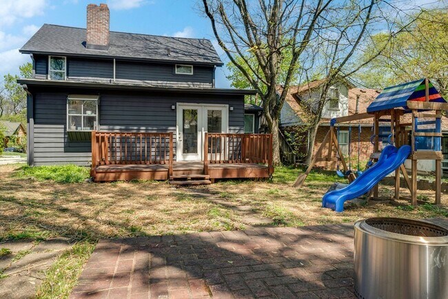 Building Photo - 1422 Benjamin St