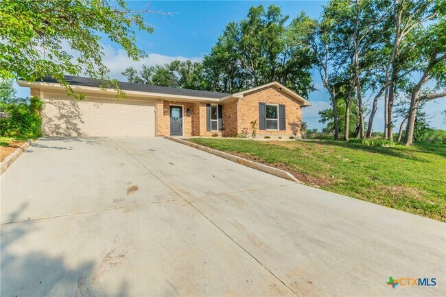 Building Photo - 4013 Valley View Dr