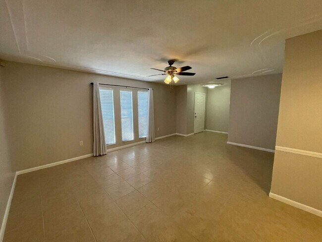 Building Photo - 3 Bedroom Pool Home Available in Palm Bay