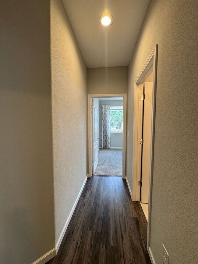 Building Photo - Spacious 4-Bedroom Dayton Home with Split-Bedroom Layout & Modern Finishes