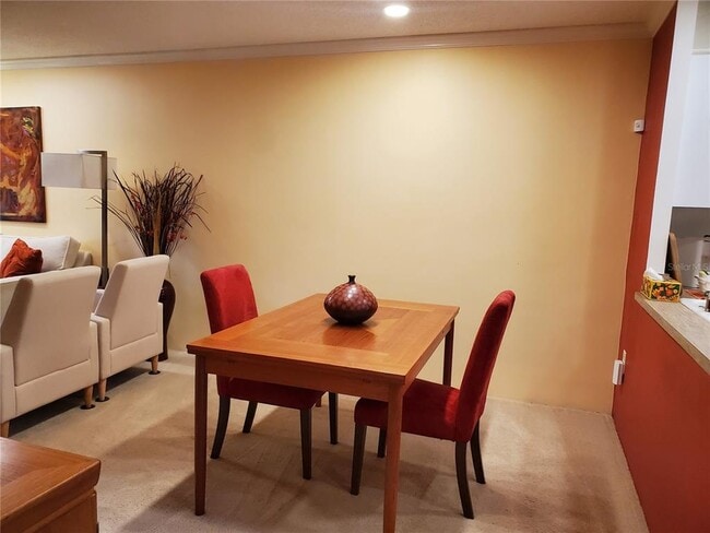 Building Photo - 1403 Arrowhead Cir W