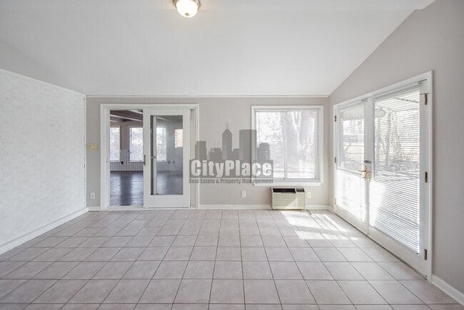 Building Photo - 6123 E 14th St