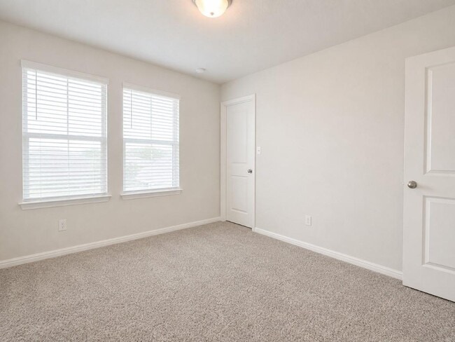 Building Photo - 1600 Longhorn Ranch Dr