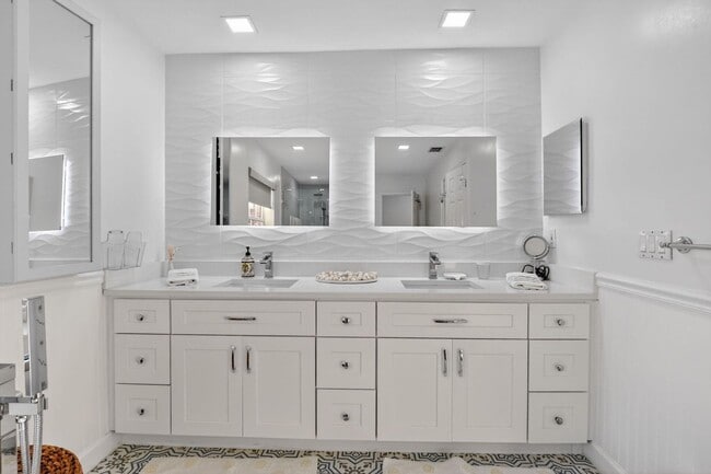 Building Photo - 18280 Coral Isles Dr