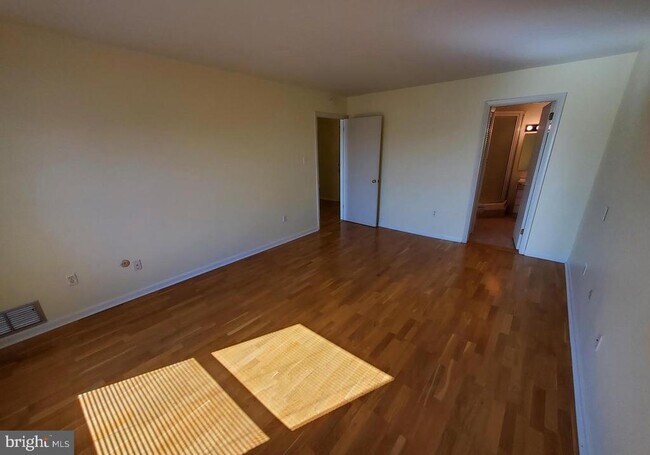 Building Photo - 1375 Pershing Blvd