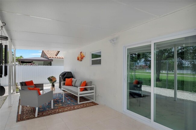 Building Photo - 895 W 39th Pl