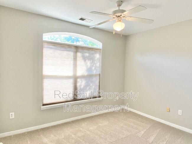 Building Photo - 700 River Rock Way