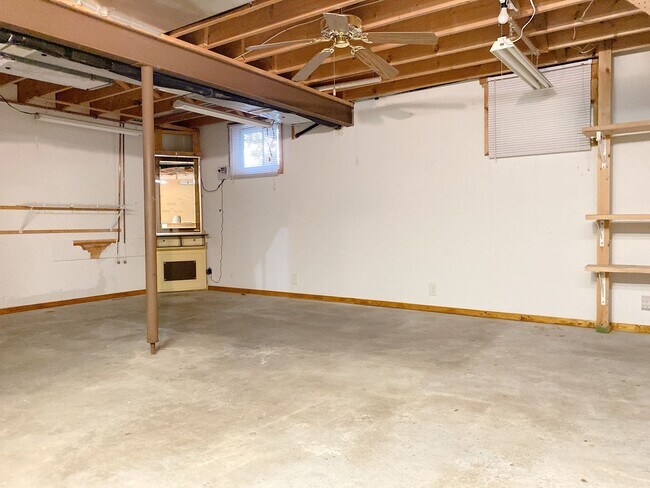 Building Photo - 3BD, 2BTH Bellevue Charmer Ready for YOU, $2,300!!