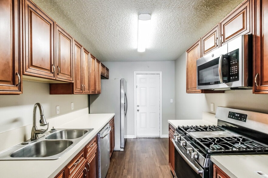 Building Photo - 18221 NW 40th Ct