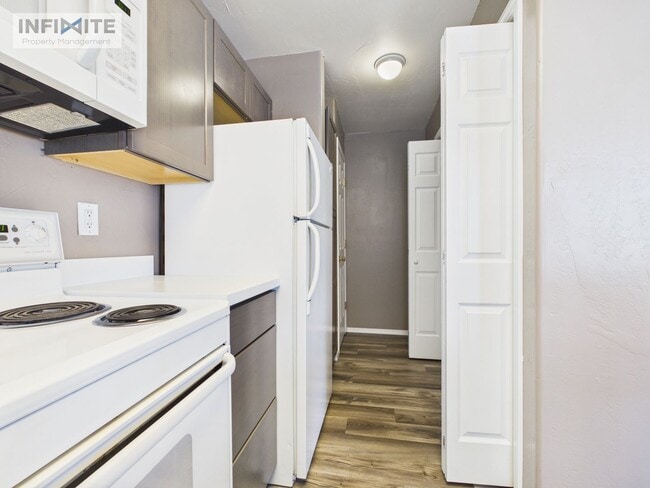 Building Photo - 2 Bedroom | 2 Bathroom Condo Single-Level Lower-Level Living