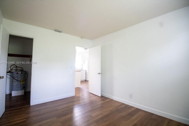 Building Photo - 8690 Sunset Dr