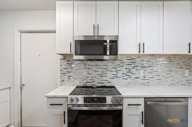 Building Photo - 907 Willow Brk St