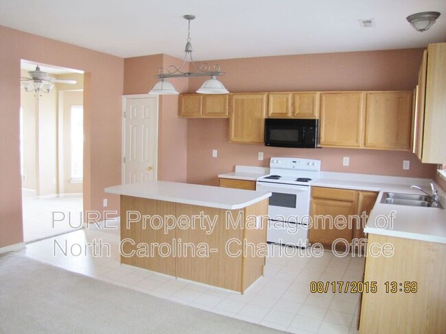 Building Photo - 18040 Delmas Dr