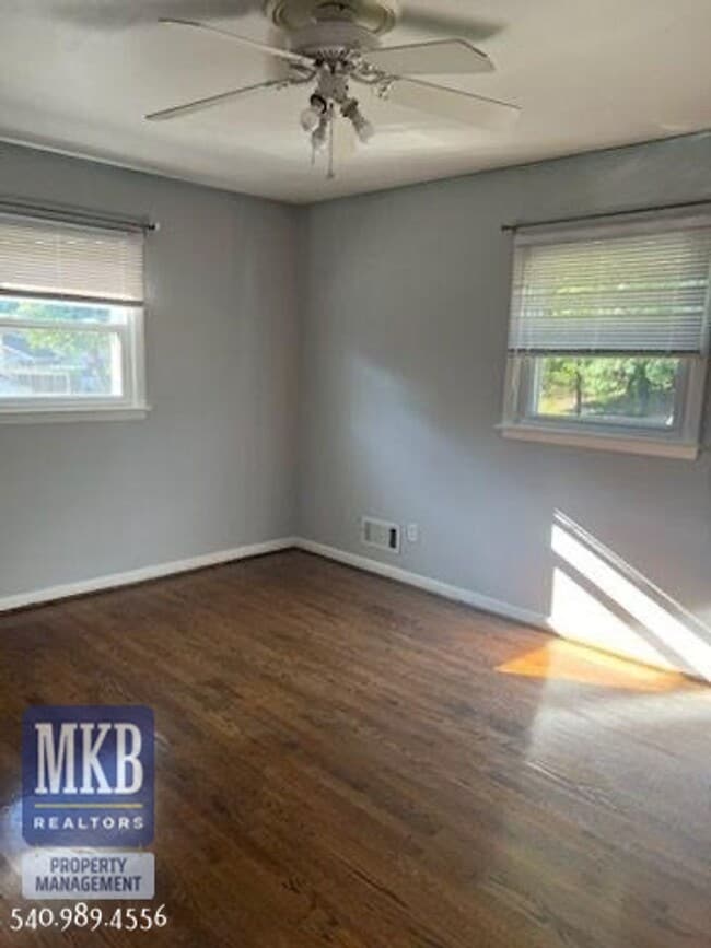 Building Photo - 3158 Galloway Dr