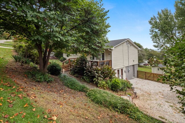 Building Photo - Updated Home West of Asheville