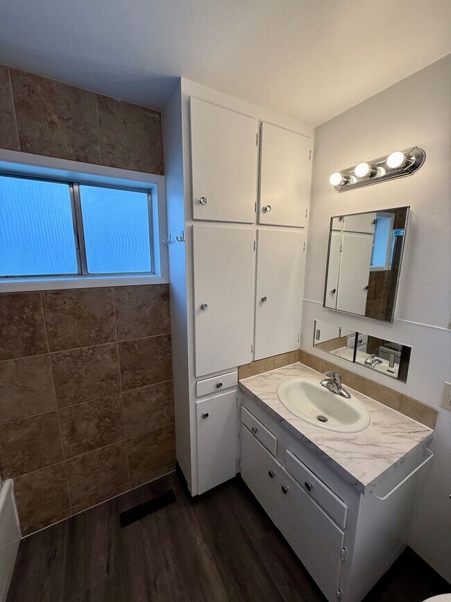 Building Photo - For Rent: 2 Bedroom, 1 Bathroom Home with Garage and Large Yard