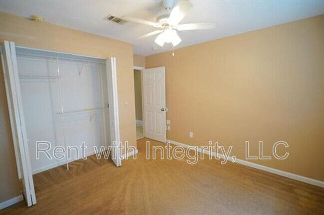 Building Photo - 2186 Timberwood Cir N