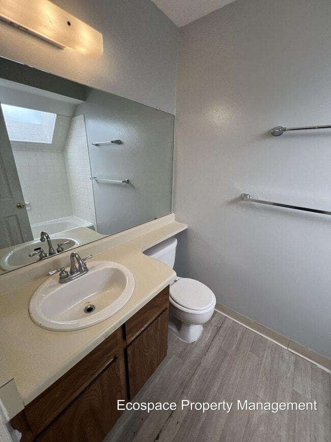 Building Photo - 1 bedroom Condo in Windcreek Available NOW