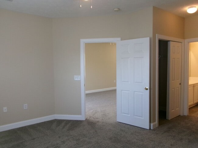 Building Photo - 110 Fountain Pointe Ln