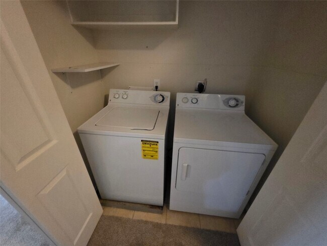 Building Photo - 94 N Burberry Park