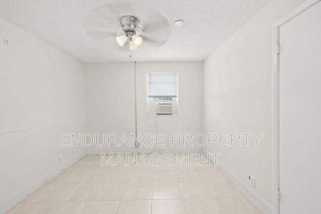Building Photo - 1125 W 28th St