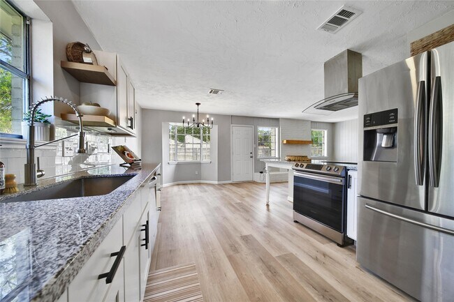 Building Photo - 12826 Rolling Valley Dr