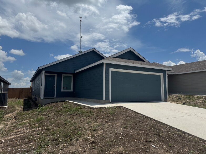 Building Photo - 1525 Hummock Steep