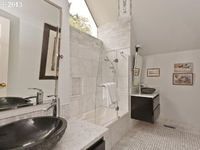 Building Photo - Stunning Goose Hollow-Southwest Hills Home...