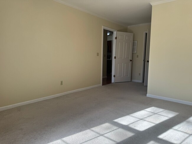 Building Photo - 921 Harbor House Dr