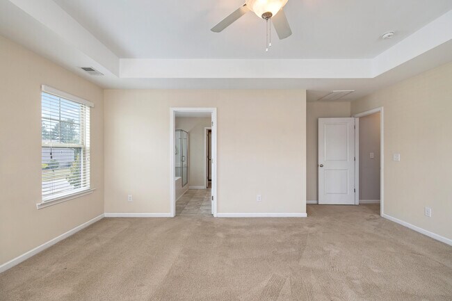 Building Photo - 865 Cormier Dr
