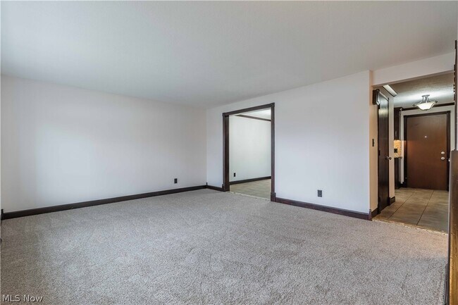 Building Photo - 4599 Cox Dr