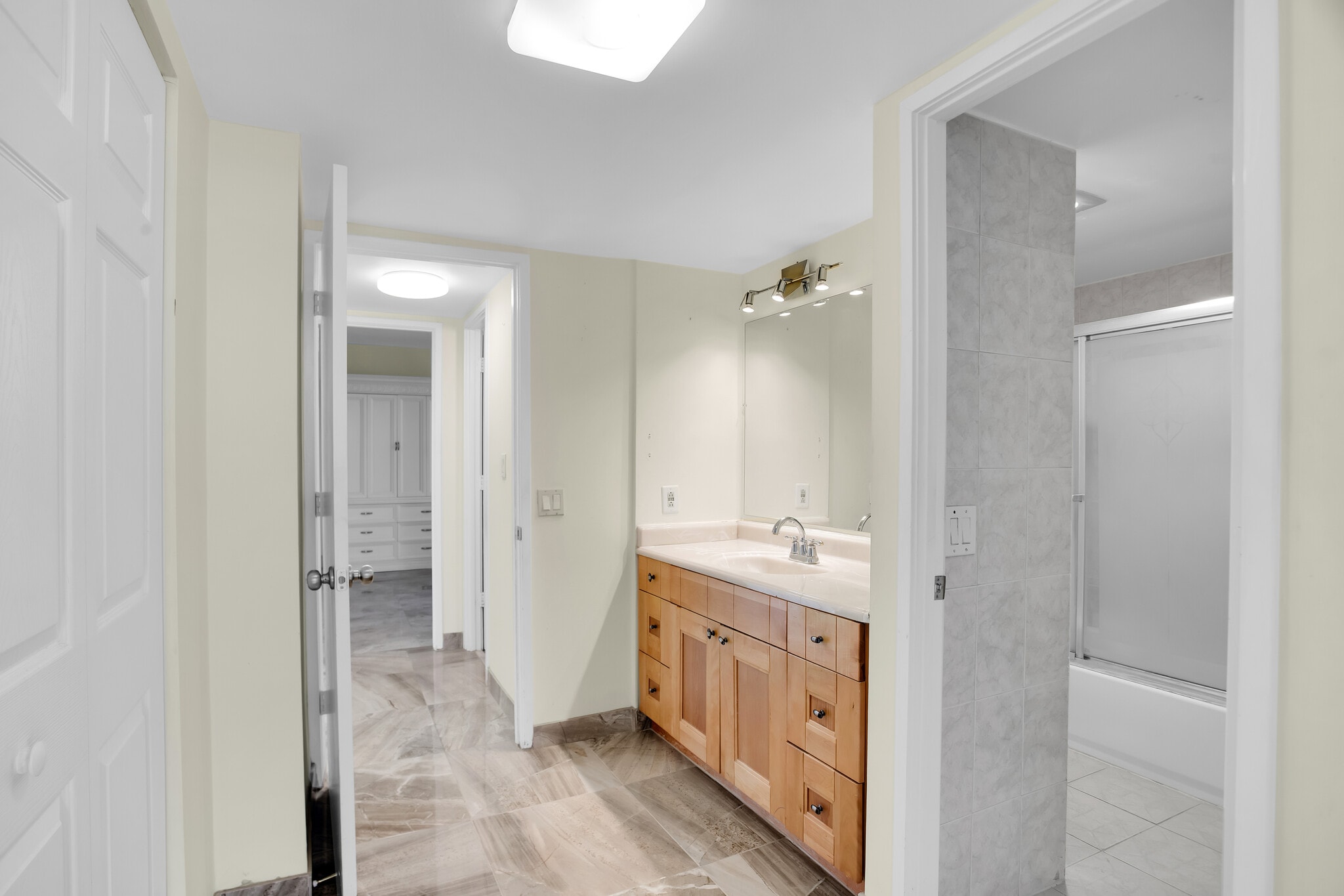 Bathroom - 3701 N Country Club Dr