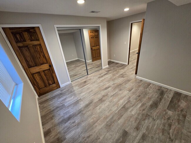 Building Photo - Duplex!