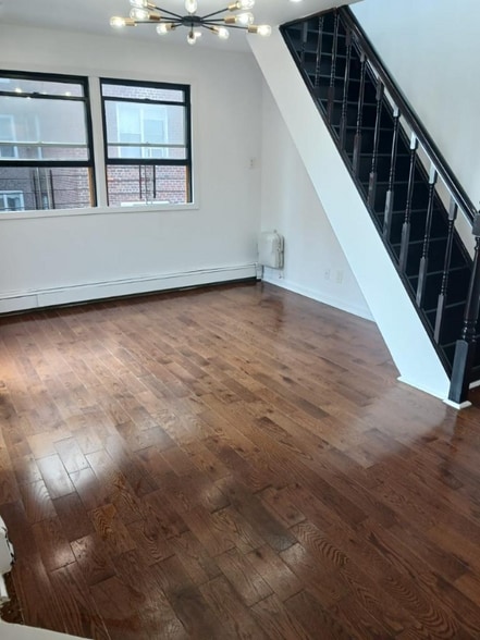 Building Photo - 131 street