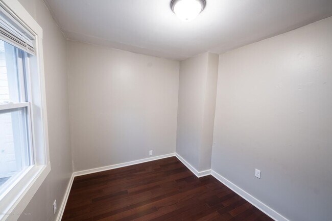 Building Photo - 820 Comfort St