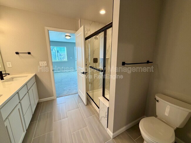 Building Photo - 2640 Brookstone Dr