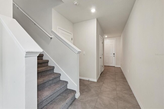 Building Photo - 3279 Hilltop Cir