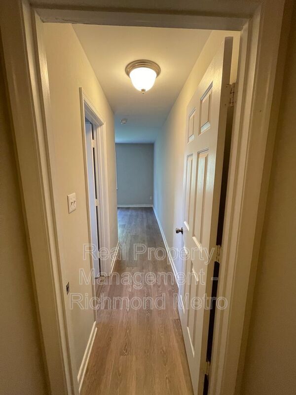 Building Photo - 1802 Parkwood Ave