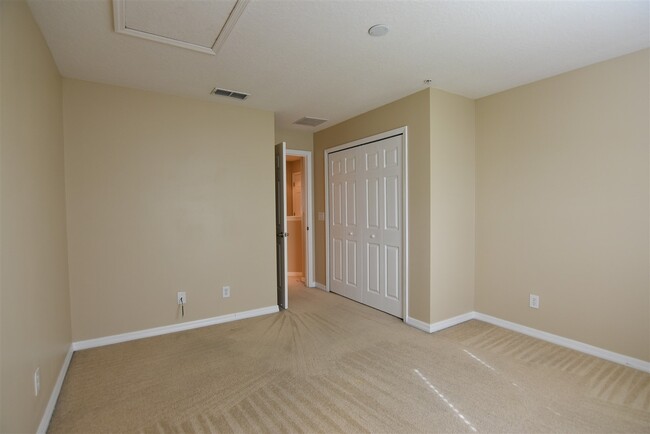 Building Photo - Winter Springs 3br 2.5ba townhouse in GATE...