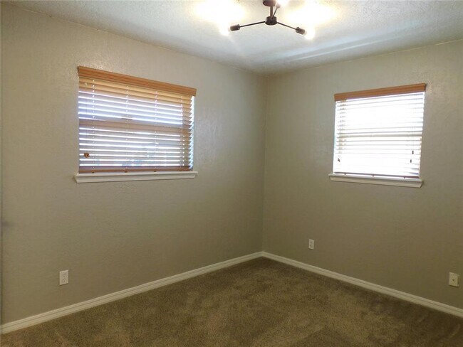 Building Photo - 728 SW 1st St