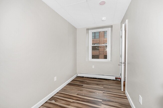 Building Photo - 114 Appleton St