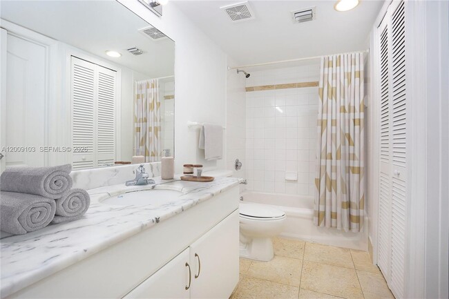 Building Photo - 1200 Brickell Bay Dr
