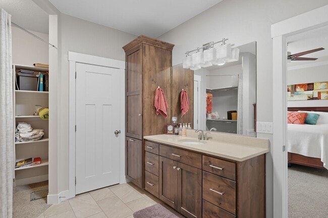 Building Photo - 6 bed; 3 bath single family home in Enoch