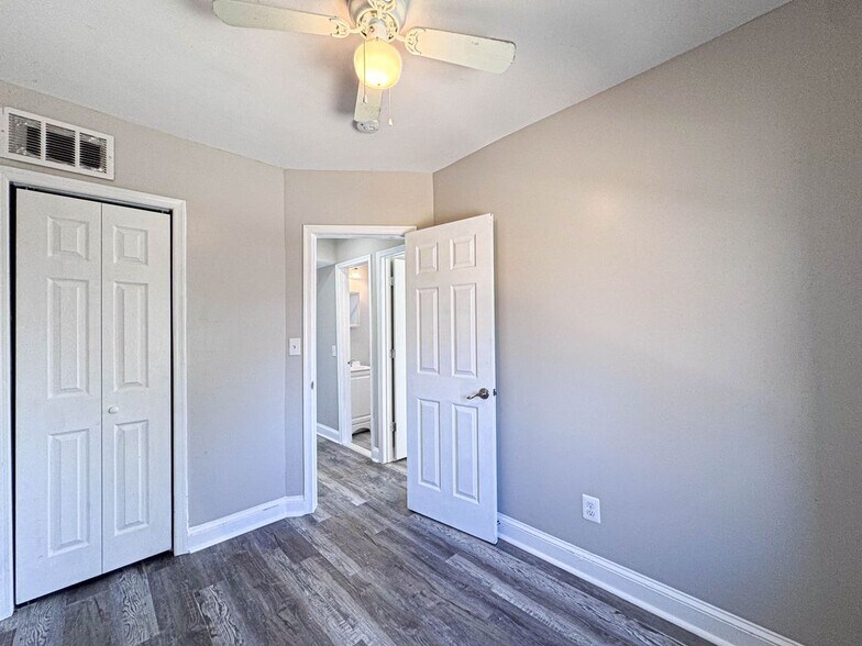 Building Photo - 4630 Hillside Rd SE