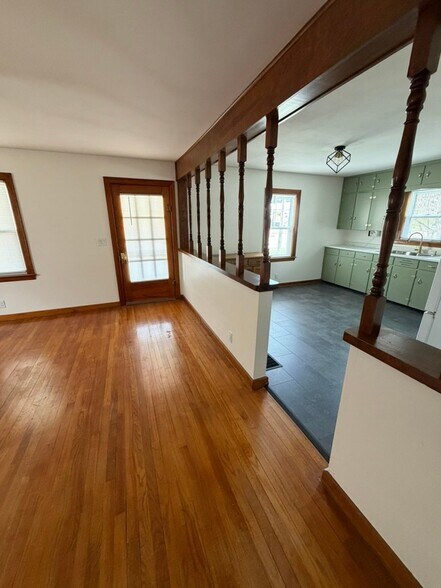 Building Photo - 307 N Main St
