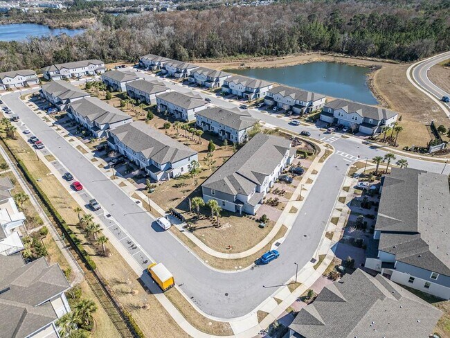 Building Photo - 425 Legacy Lp