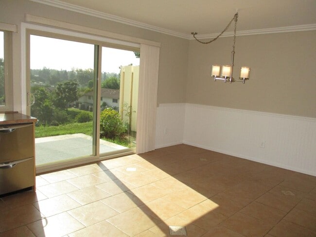 Building Photo - Rancho Bernardo 3 bedroom 2.5 bath Spaciou...